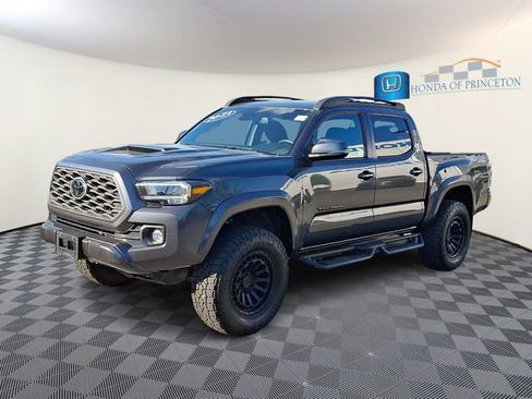 Used 2023 Toyota Tacoma TRD Sport AWD/4WD image 3