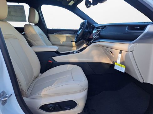 New 2025 Jeep Grand Cherokee L Limited image 24