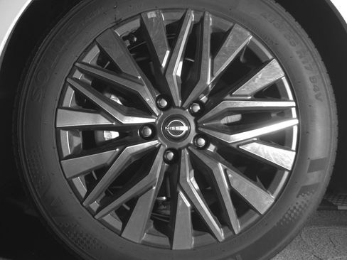 Used 2025 Nissan Altima 2.5 SV FWD image 12