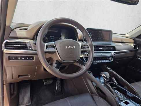 Used 2022 Kia Telluride SX w/ Towing Package FWD image 10
