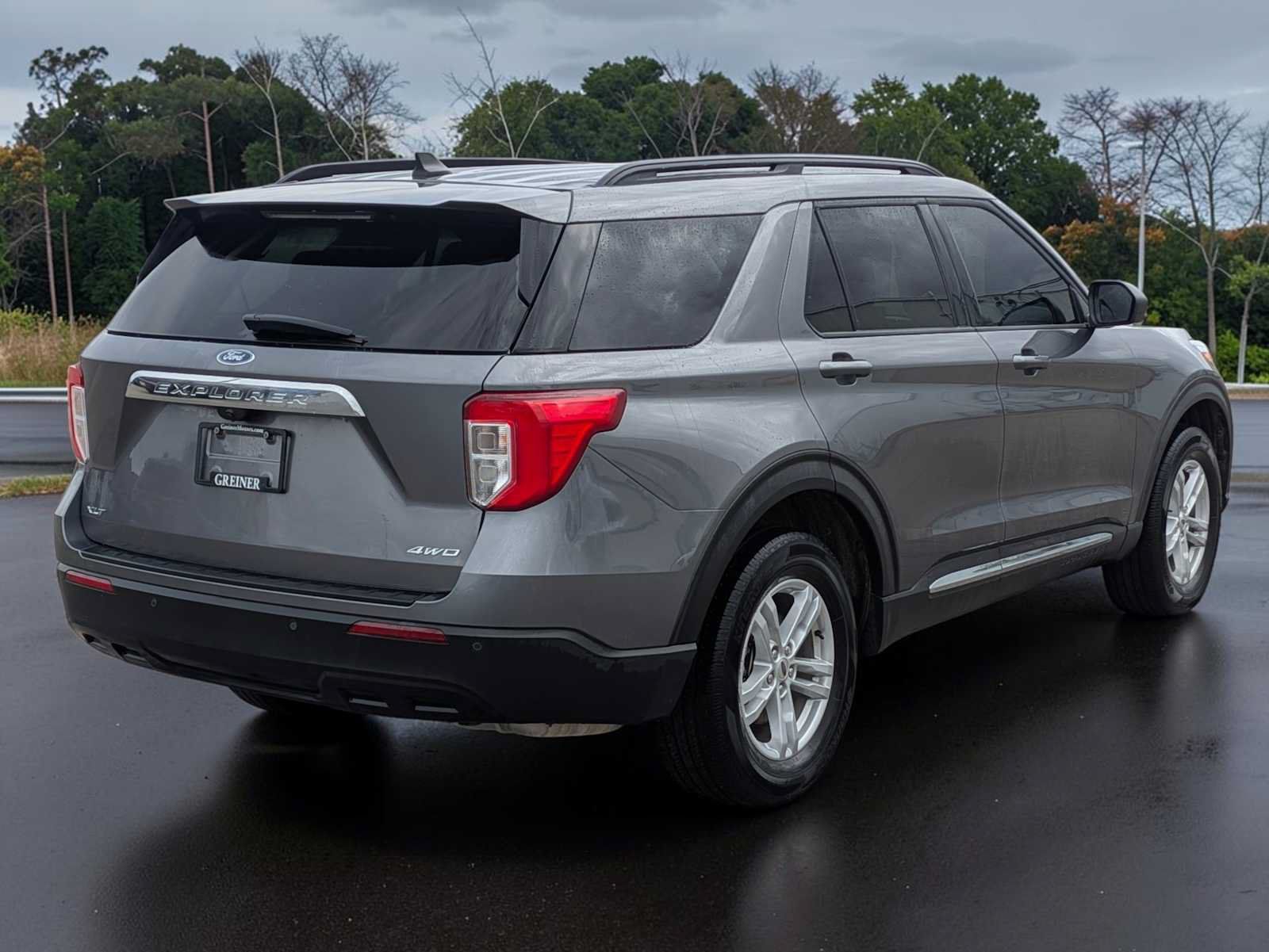 Used 2024 Ford Explorer XLT AWD/4WD image 5