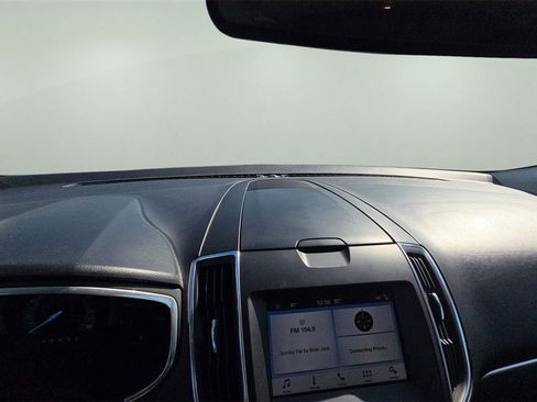 Used 2018 Ford Edge Titanium image 9