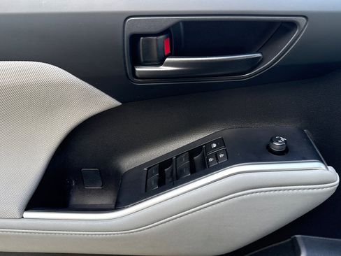 Certified 2024 Toyota Highlander LE image 13