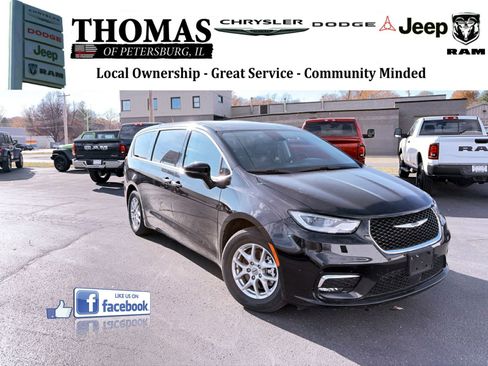 Used 2024 Chrysler Pacifica Touring-L image 1