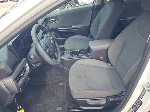 Used 2025 Kia K4 FWD image 6