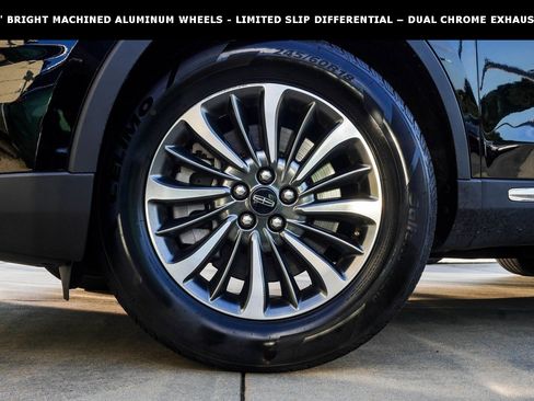 Used 2023 Lincoln Nautilus Reserve image 3