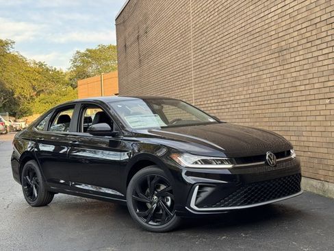 New 2025 Volkswagen Jetta SE image 2