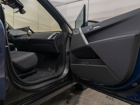 Used 2025 BMW iX M60 image 35