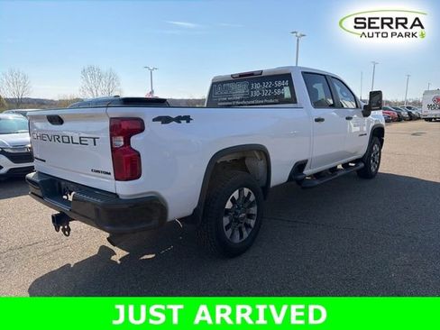Used 2022 Chevrolet Silverado 2500 Custom w/ Custom Value Package image 3