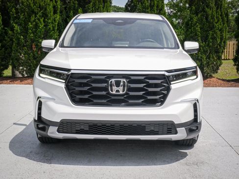 Used 2025 Honda Pilot EX-L image 3
