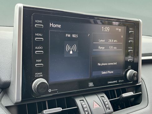 Used 2020 Toyota RAV4 XLE Premium image 19