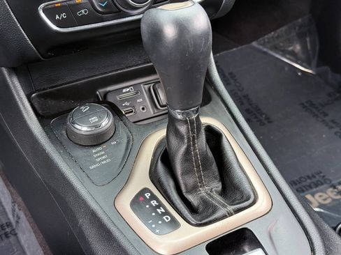 Used 2016 Jeep Cherokee Limited w/ Luxury Group image 26