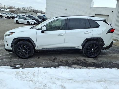 Certified 2024 Toyota RAV4 SE w/ Convenience Package image 18