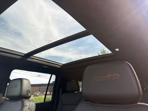 Used 2023 Chevrolet Suburban High Country AWD/4WD image 20