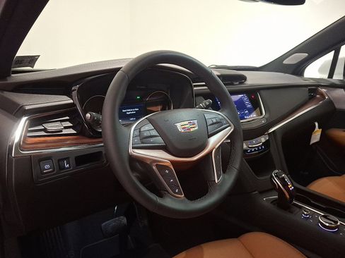 Certified 2025 Cadillac XT5 Premium Luxury image 13