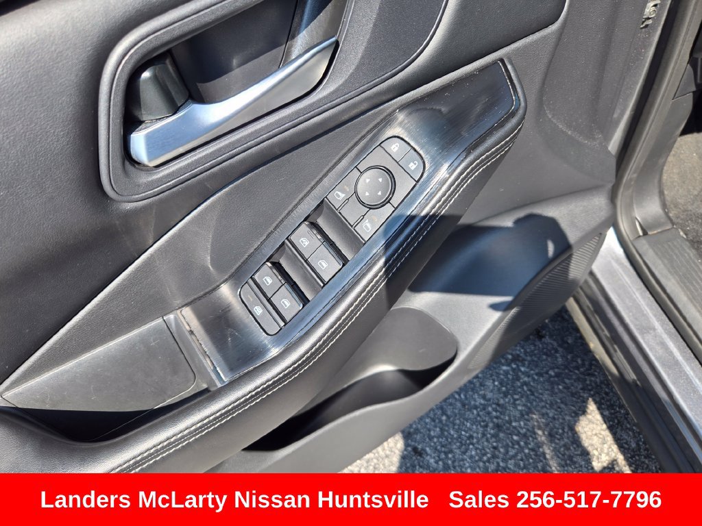 Used 2025 Nissan Rogue SV FWD image 21