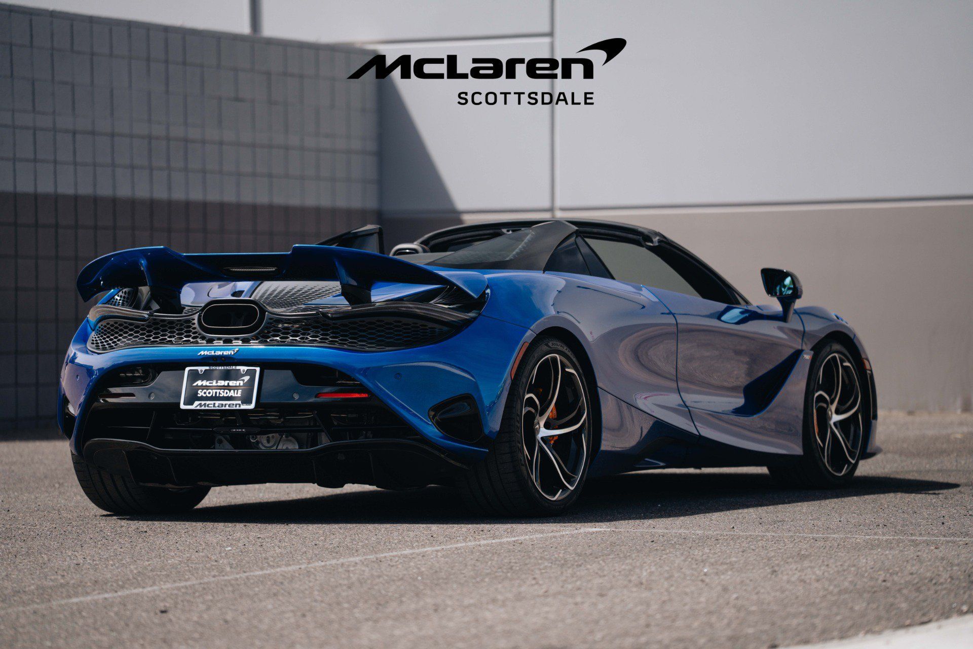 Used 2024 McLaren 750S Spider RWD image 9