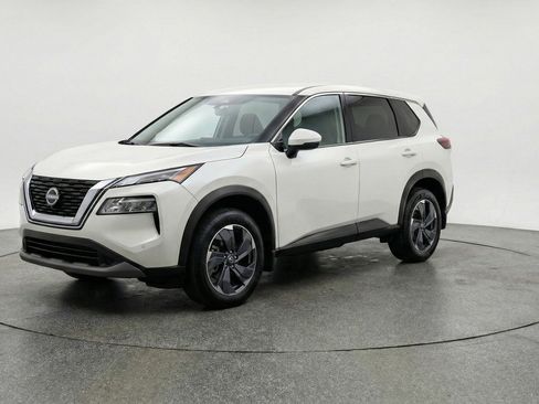 Used 2025 Nissan Rogue SV image 3