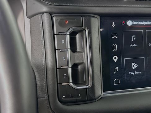 Used 2024 GMC Yukon Denali w/ Advanced Technology Package AWD/4WD image 18