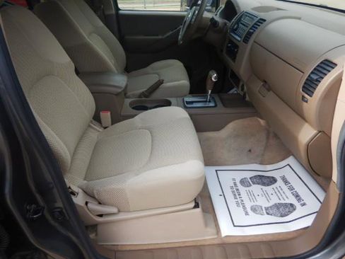 Used 2005 Nissan Frontier SE w/ (P01) Power Pkg image 11