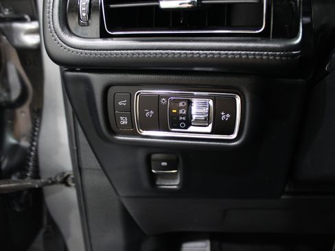 Used 2023 Lincoln Nautilus Reserve image 7