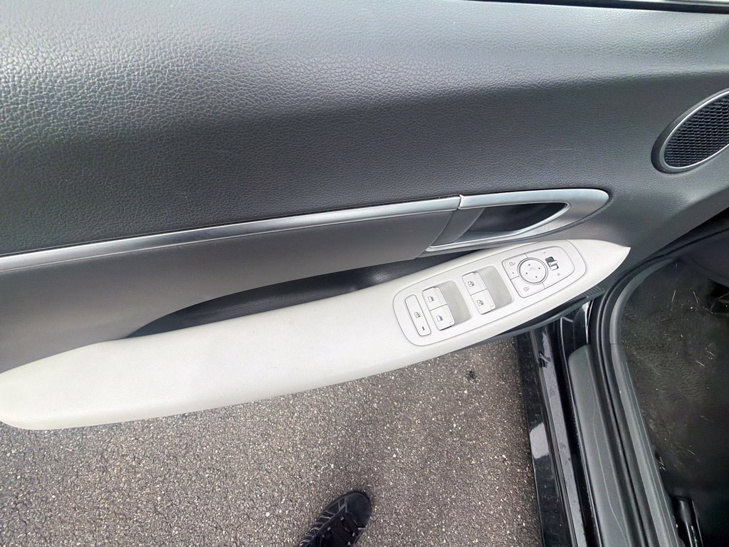 Used 2025 Hyundai Sonata SEL FWD image 13