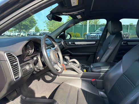 Used 2023 Porsche Cayenne Platinum Edition AWD/4WD image 10
