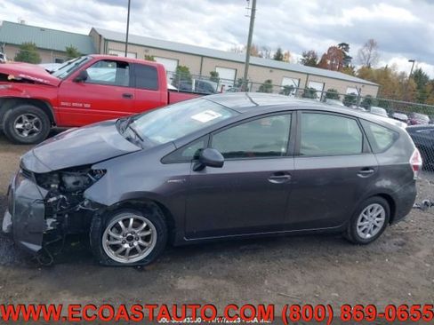 Used 2015 Toyota Prius V Three image 6