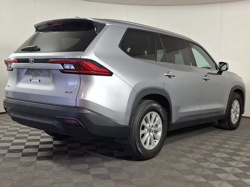 Used 2024 Toyota Grand Highlander AWD image 9