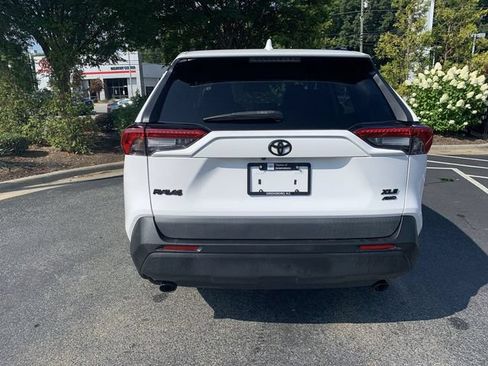 Used 2021 Toyota RAV4 XLE AWD/4WD image 7