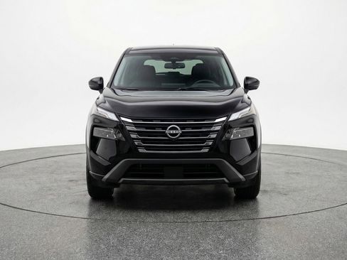 Used 2025 Nissan Rogue SV image 2