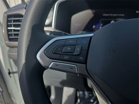 New 2026 Volkswagen Taos SE image 21