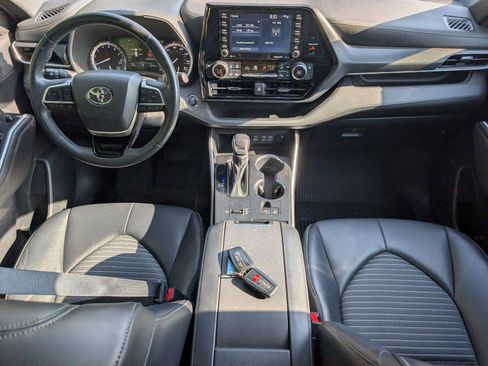 Used 2022 Toyota Highlander XSE FWD image 35