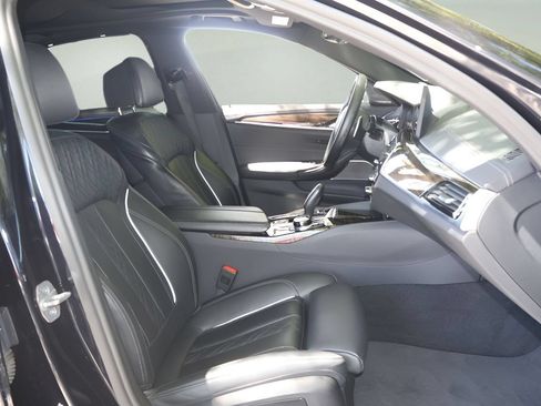 Used 2022 BMW M550i xDrive w/ Executive Package AWD/4WD image 17