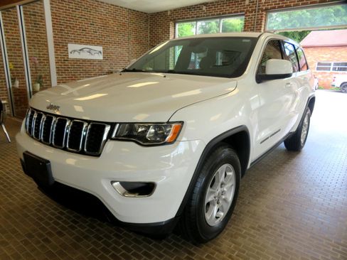 Used 2017 Jeep Grand Cherokee Laredo image 1