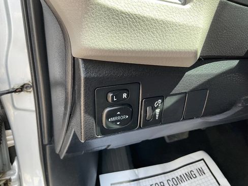 Used 2015 Toyota Corolla LE FWD image 19