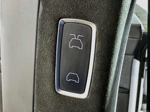 Used 2022 Tesla Model X AWD/4WD image 33