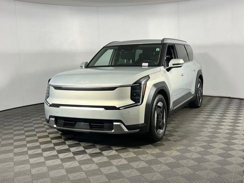 Used 2024 Kia EV9 Wind image 10