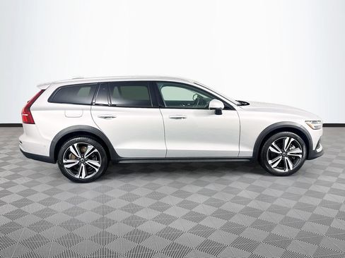 Used 2025 Volvo V60 B5 Cross Country Plus AWD/4WD image 8