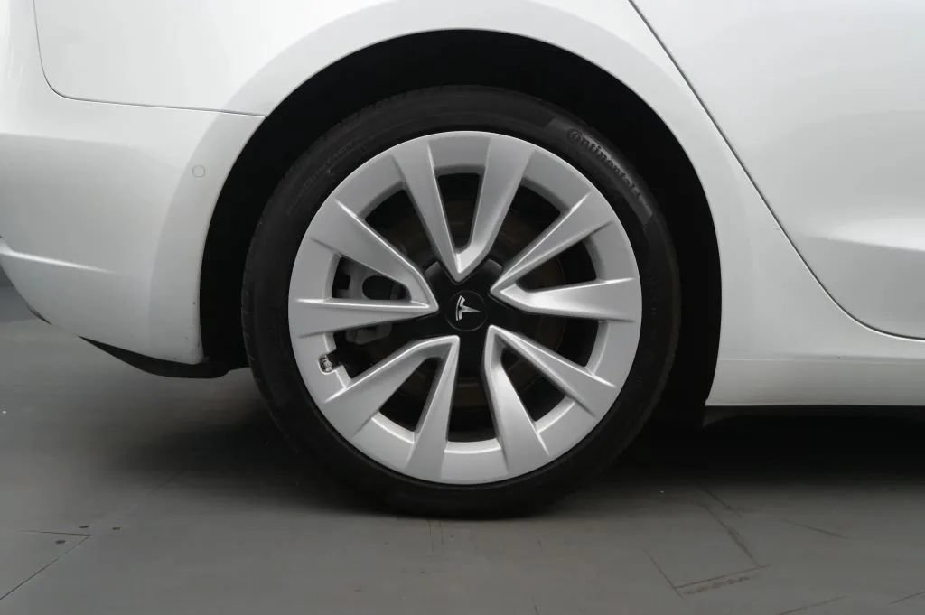 Used 2022 Tesla Model 3 Long Range AWD/4WD image 17