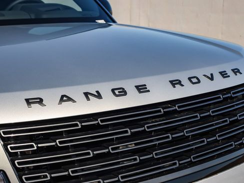 New 2025 Land Rover Range Rover SE image 16