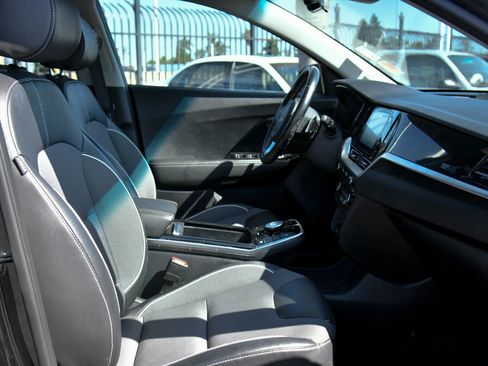 Used 2022 Kia Niro EX FWD image 43