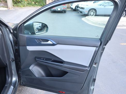 Used 2023 Volkswagen Taos SE w/ Panoramic Sunroof Package AWD/4WD image 20