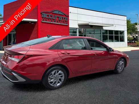 Used 2024 Hyundai Elantra SEL FWD image 5