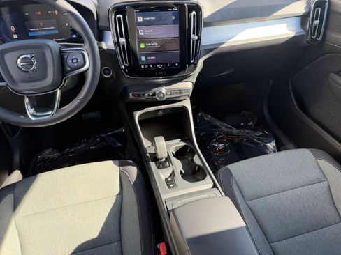 Certified 2023 Volvo XC40 B4 Core w/ Climate Package image 14