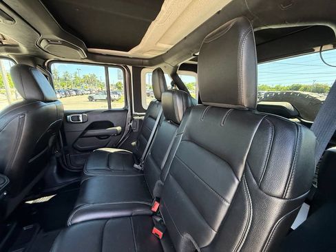 Used 2018 Jeep Wrangler Unlimited Sahara AWD/4WD image 25