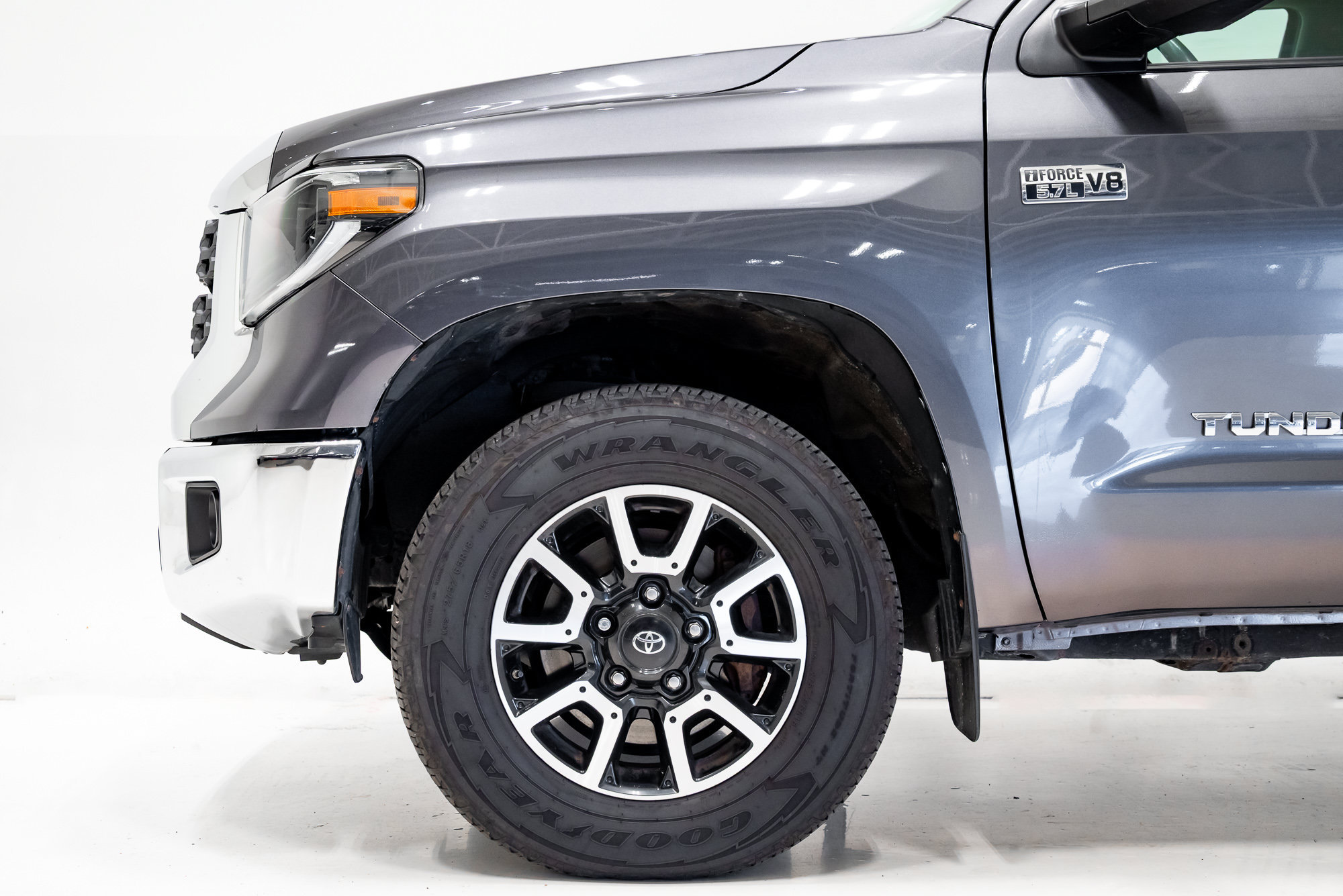 Used 2020 Toyota Tundra SR5 w/ TRD Off-Road Package AWD/4WD image 26