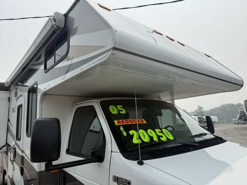 Used 2005 Ford E-350 and Econoline 350 Super Duty RWD image 17