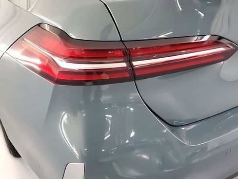 Used 2025 BMW 530i w/ Premium Package image 23