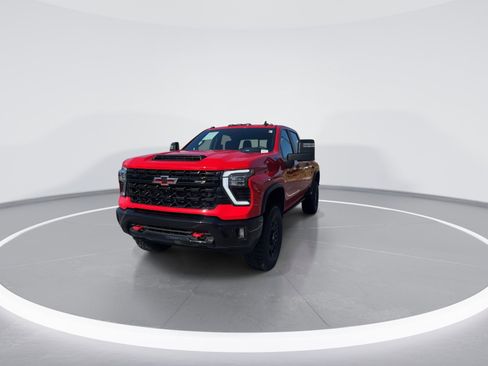 Used 2024 Chevrolet Silverado 2500 ZR2 w/ Technology Package image 3